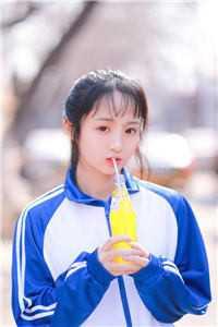 穿成女主女儿现代文